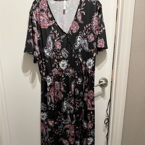 Piphany Gray and Pink Paisley Top 2x